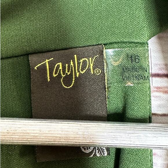 Taylor Women's Velvet Halter Green Asymmetrical Hem Holiday Dress Plus Size 16 - Picture 10 of 11